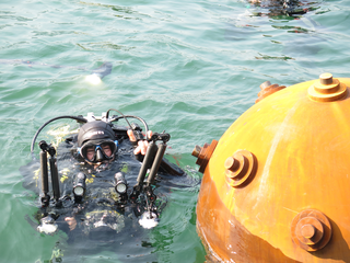 Protecziun da la patria, Massimiliano Monaco, underwater artillery and photographer, Photo © Davide Fontana