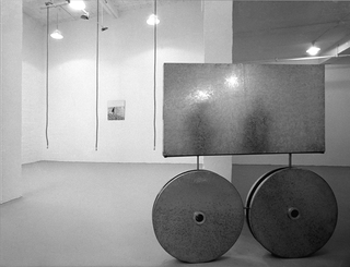 Sottiletta, Installazione con l'opera di Marco Mazzucconi Avventure domestiche negli spazi di Riversides Studios, London, Photo © Studio Blu