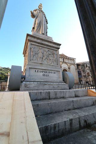 Leopoldo, Piazza del Duomo, Pietrasanta